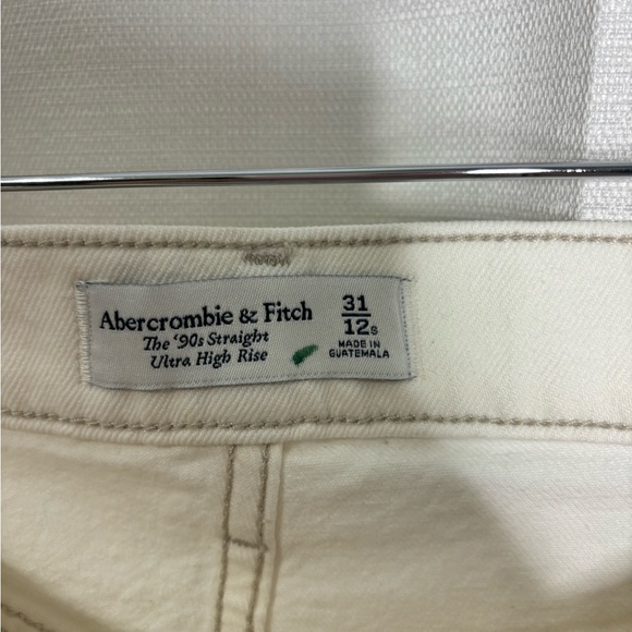 NWT Abercrombie & Fitch White The 90’s Straight
Ultra High Rise Jeans 31/12S - Picture 3 of 5
